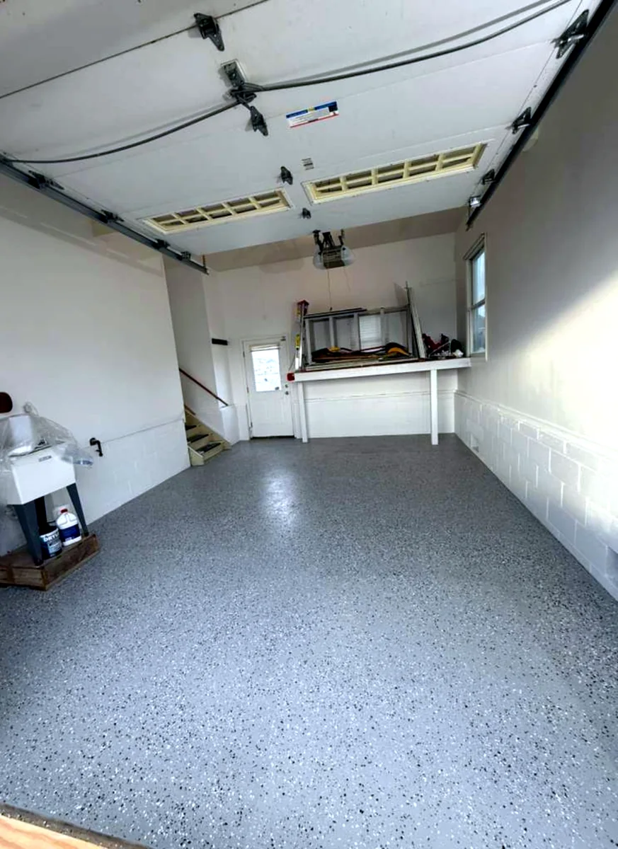 Garage floor after gray decorative flake epoxy coating
